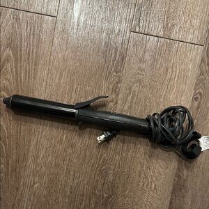 Kristin Ess NanoBlack Curling Iron (1.25”)